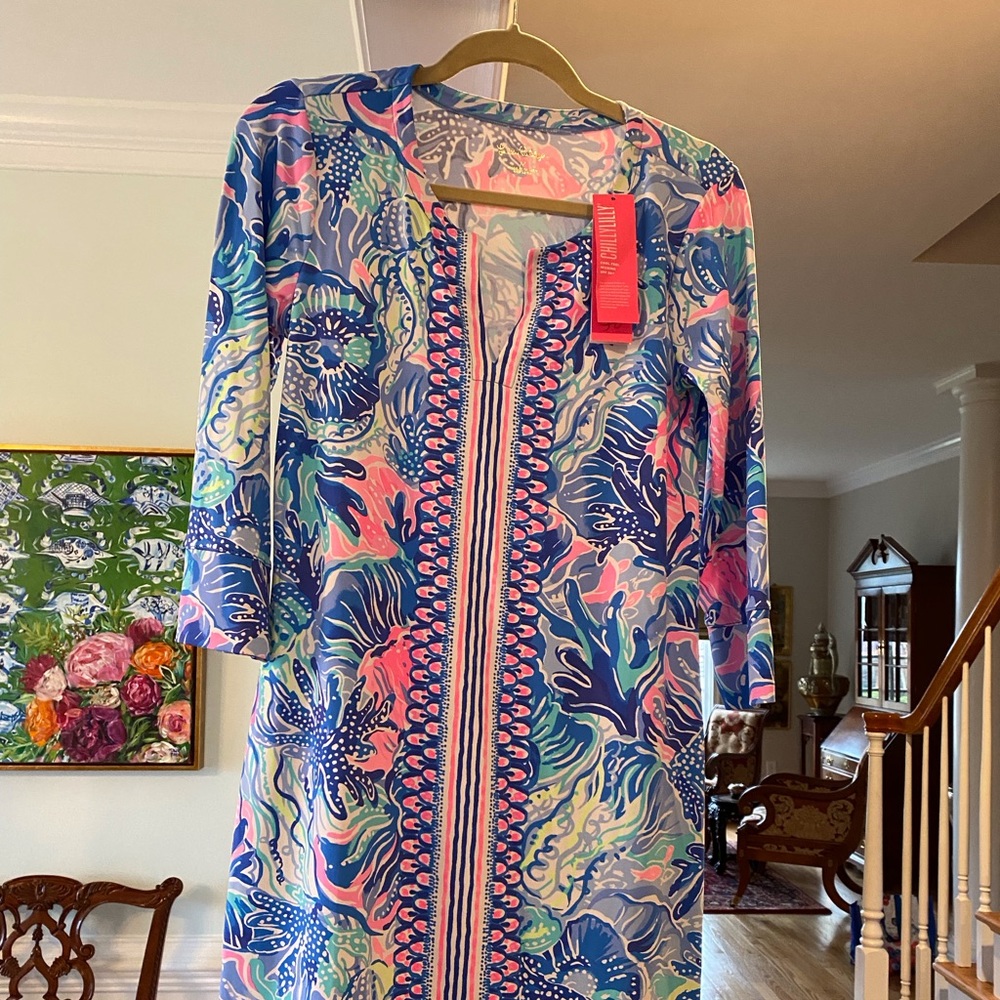 Women NWT Lilly Pulitzer Nadine dress Medium. Chilly Lilly fabric with UPF 50+